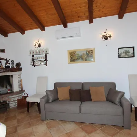 Dom wakacyjny House San Pruti