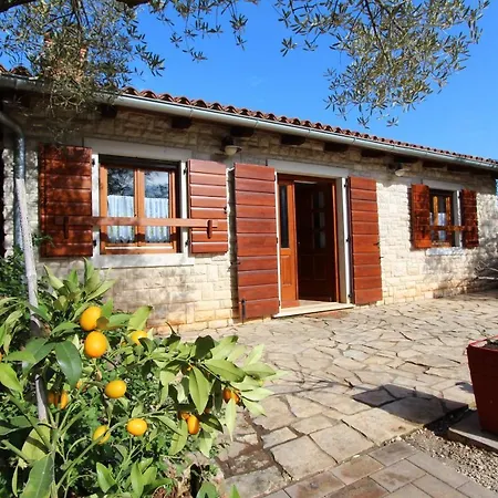 Dom wakacyjny House San Pruti *